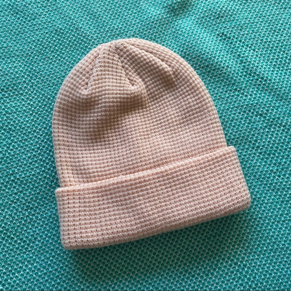Brand new with tags urban outfitters pink beanie 💗